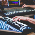 ゲーム業界の「サウンドクリエイター」とは?仕事内容や必要な技術を説明